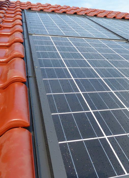 Neues StandAloneIndachPhotovoltaikSystem „Roto Sunroof Pur“