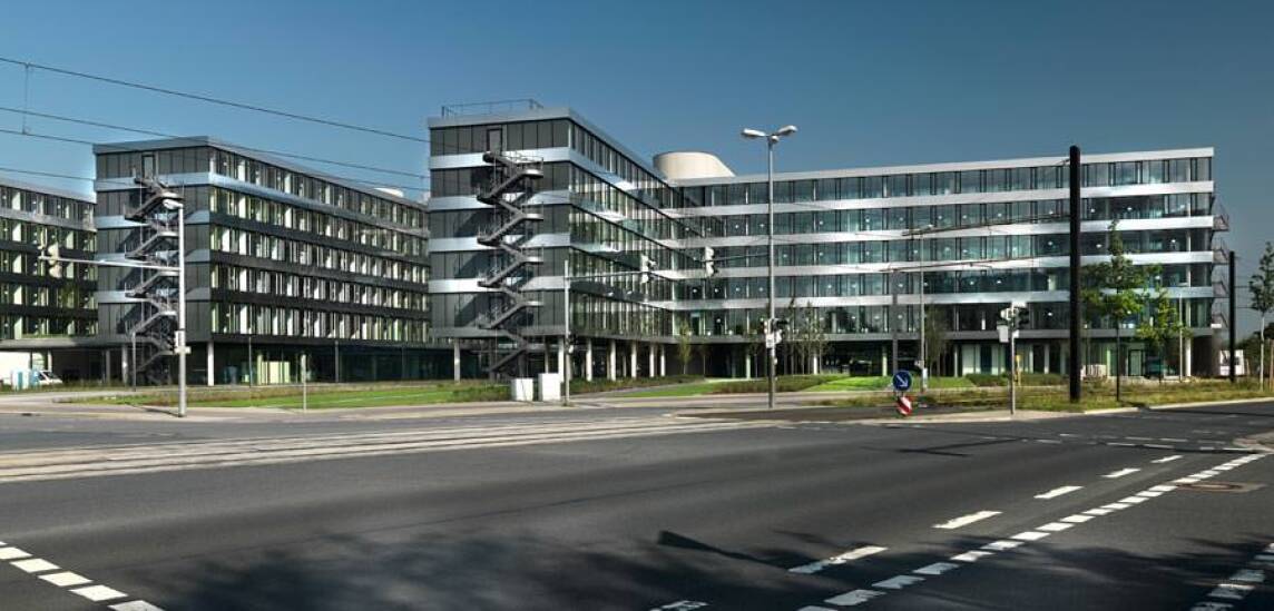 Das am 30. September 2011 fertiggestellte Gebäude fällt vor allem durch seine offen, lichte Bauweise und seine schlichte elegante Ästehtik auf. Am HDI-Platz 1 haben die Gesellschaften Talanx Deutschland AG, Talanx International AG, Talanx Service AG, Talanx Systeme AG, HDI-Gerling Industrie Versicherung AG, HDI-Gerling Vertrieb Firmen und Privat AG und der Schadenschutzverband GmbH ihren Sitz