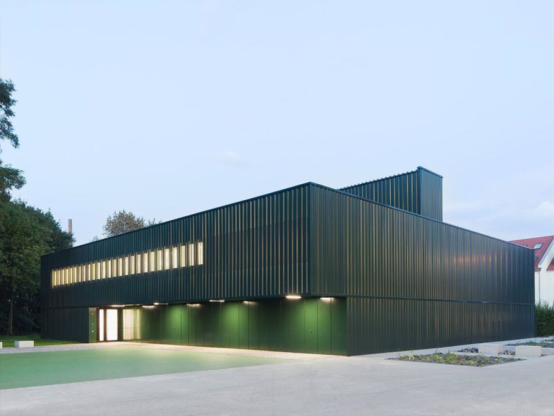 Einfeldsporthalle von schulz & schulz architekten (Foto: Werner Huthmacher)
