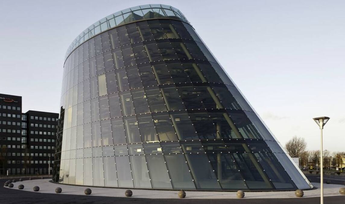 The Curve Ganzglas-Bürogebäude im Amsterdam