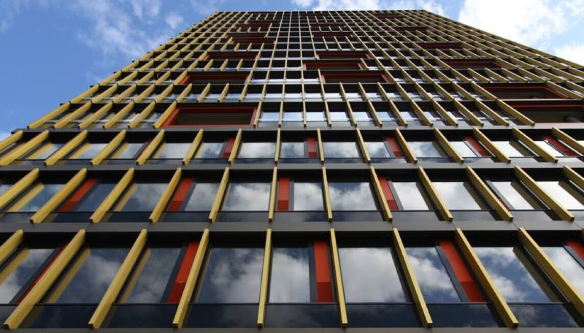 Leutschentower in Zürich mit verkleben Aluminium-Fenster