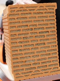 Neuer Coriso-Mauerziegel für den Geschossbau verspricht hohen Schallschutz