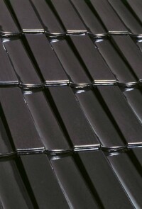 Erlus' Großflächenziegel Karat XXL jetzt auch in Saphirschwarz