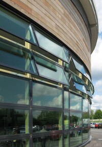 Nicht nur rauchfrei, sondern auch belüftet: WindowMaster kombiniert CompactSmoke mit NV Embedded