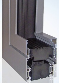 Neues thermisch getrenntes Aluminiumprofil von Foppe für Fenstern und Türen