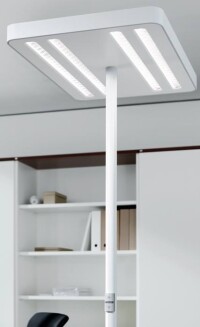 Dreiklang à la Waldmann: drei Lichttechnologien alternativ in einer Stehleuchte