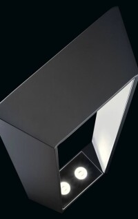 „base poller”: Wie aus einer Bodeneinbauleuchte eine Lichtskulptur wird