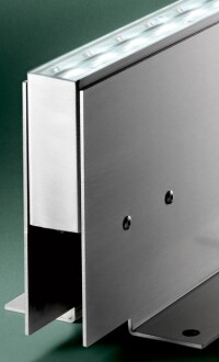 Varianten der Schlitzrahmenentwässerungs&shy;beleuchtung ACO Sideline - instalight 1060
