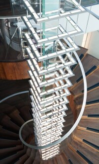 Weltweit größter OLED-Leuchter (Stand 5/2012) mit 2,4 m² OLEDs hängt in Berlin