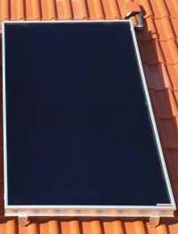 Werkzeugloses Schnellbefestigungssystem von Stiebel-Eltron für Solarkollektoren