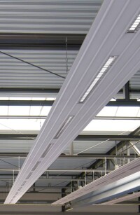 ZBN Deckenstrahlplatten von Zehnder mit Einbauleuchten