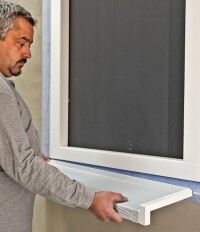 Fensterbank mit Pufferzone vermeidet Spannungsrisse und Abplatzungen