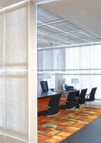 Leuchtender Lichtbeton in der Innenarchitektur der Bank of Georgia