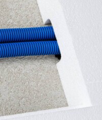 Fränkische, Knauf und PFT nutzen WDVS-Dämm-Ebene für die Elektroinstallation