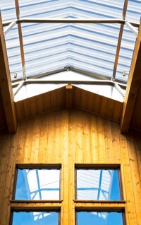 FDT-Lichtfirstelemente aus Hart-PVC resistent gegen aggressive Stallluft