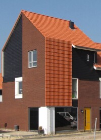 7.000 Quadratmeter Dachziegel auf 105 Hausdächern für saubere Luft