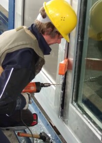 Sicherheitsabschlüsse mit kombinierten Schutzfunktionen für sensible Bereiche