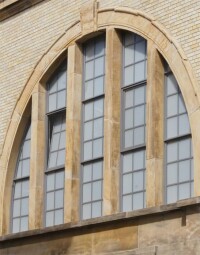 Altbaufensterprofil aus Aluminium fürs Herschelbad in Mannheim