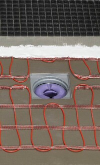 Badsanierung mit elektrisch temperierbarer, bodengleicher Dusche