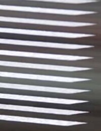 „Hahn Lightbridge“: Lichtlenkung und Blendschutz mit Laserpunkten im Isolierglas