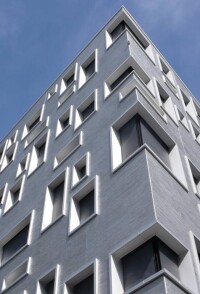 Vorgefertigte Trockenbau-Elementfassade gibt Skelettbau ein Gesicht