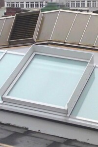 Der lichte Part einer Dachsanierung bei MAN mit System-Sattellichtbändern