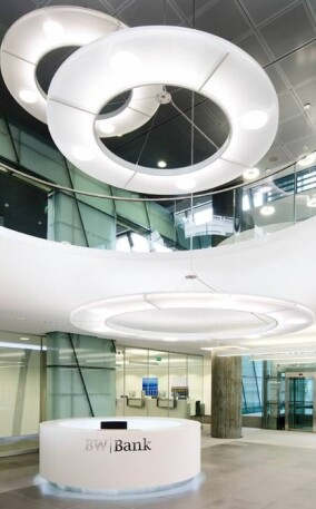 Umbau der BW-Bank-Filiale Königstraße 3 in Stuttgart für ein neues Image mit ganz viel HI-MACS