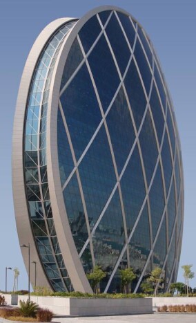 Effizientes Zusammenspiel von Licht und Schatten an Glasfassaden