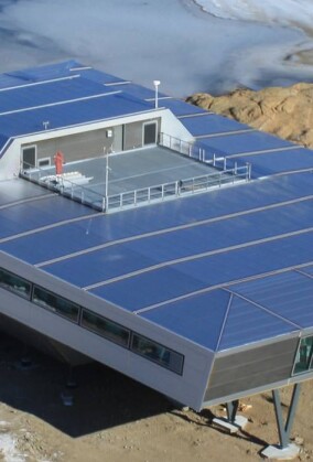 Bharati-Forschungsstation mit Wicona-Systemen im Antarktis-Härtetest