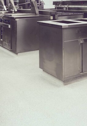 Polyaspartic-haltige Bodenbeschichtung verspricht schnelle Trocknung - auch bei Kälte