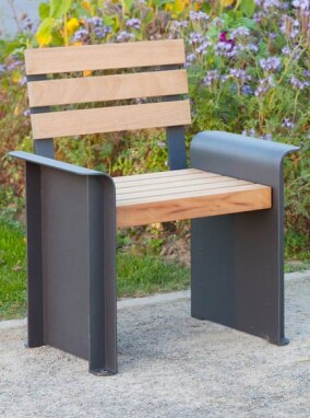 Neue Stadtmöbel-Serien von Abes setzen auf Materialmix aus Metall und Holz