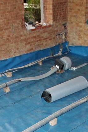 Dämmstoffwanne mit Gefitas für 400 Jahre junges Schwarzwald-Plusenergiehaus