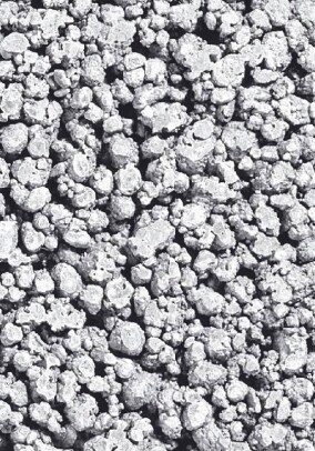 Betonsteinwerk mit schallabsorbierender Fassade aus Thermodur-Wandelementen