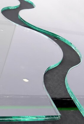 Verbundsicherheitsglas - beliebig geformt per Laserstrahl anstatt Brennspiritus
