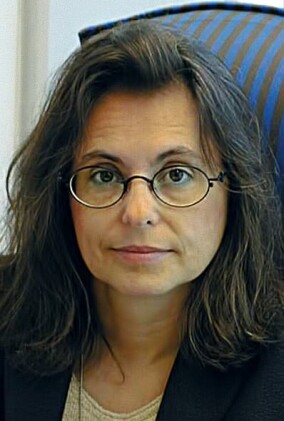 „HarWin“ erforscht Leichtbaufenster aus Polymer-Glas-Verbund&shy;materialien