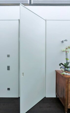 Hochwertiger Innenausbau mit flächenbündigen Eber Designtüren ohne Zarge