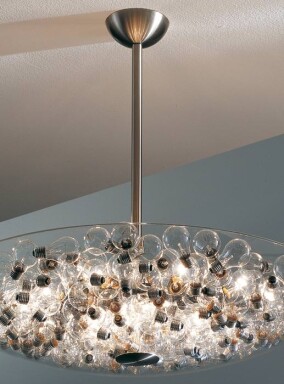 Provokation, Ironie oder Statement? „Lumelennium“ von Steng mit 200 Glühlampen