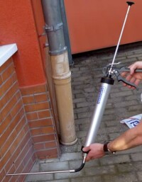 Cremig statt flüssig: Mit Kiesol C minimalinvasiv gegen aufsteigende Mauerfeuchtigkeit