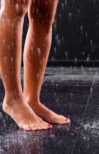 „Plancofix“ von Jung Pumpen kombiniert Bodenablauf mit kleiner Hebepumpe