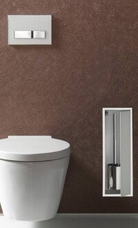 Bad-Accessoires und WC-Utensilien aufgeräumt in der Vorwand, Unter- oder Aufputz