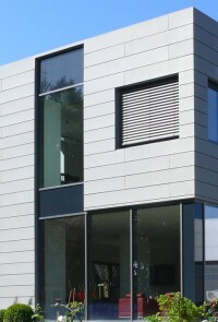 Vorbewittertes Titanzink von VMZINC als Neucad Kassettensystem