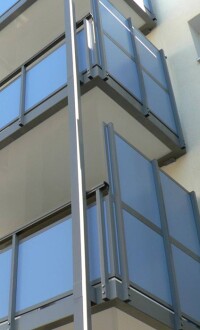 Hochwertige Balkonverkleidung mit Kronoplan Color