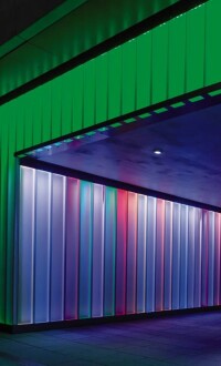 Geldern illuminiert Unterführung farbenfroh mit LED-Lichtwand von Hess