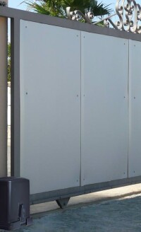 Schwergewichtige Schiebetore zum Laufen bringen ... mit RUNner von Sommer