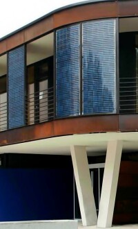 Building Integrated PV-Projekt mit gebogenen Glas-Glas-Modulen