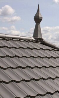 Denkmalpflege mit Dachpfannen aus Stahl, u.a. weil sie leicht sind