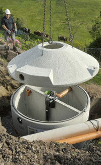 Wie die Kleinkläranlage (von Mall) in den Garten kommt