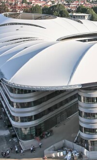 Verbindende Membran-Überdachung für Campus-Anlage der Uni Turin