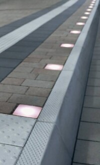 „Lumera“ Lichtsteine kombinieren Außenraumgestaltung mit Sicherheit