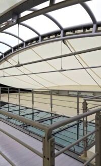 Energy Efficiency Center kombiniert Membrandach mit Aerogel-Überkopfverglasung